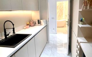 Apartament 2 camere decomandate, etaj intermediar, terasa, parcare - Poză 1