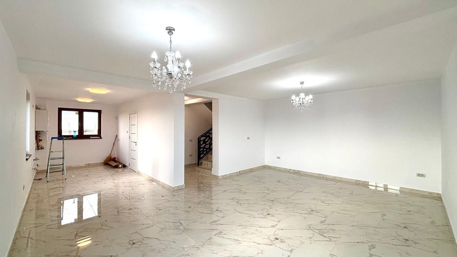 Duplex  cu 4 camere si teren generos , Sacalaz - Poză 9