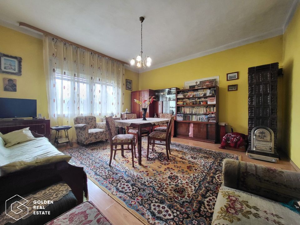 Casa cu doua corpuri de cladire si anexe, teren 1350 mp, Savarsin - Poză 9