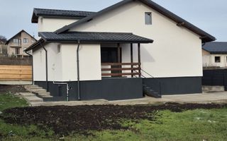 Casa Ciurbesti cu scara interioara si placa de beton! - Poză 2