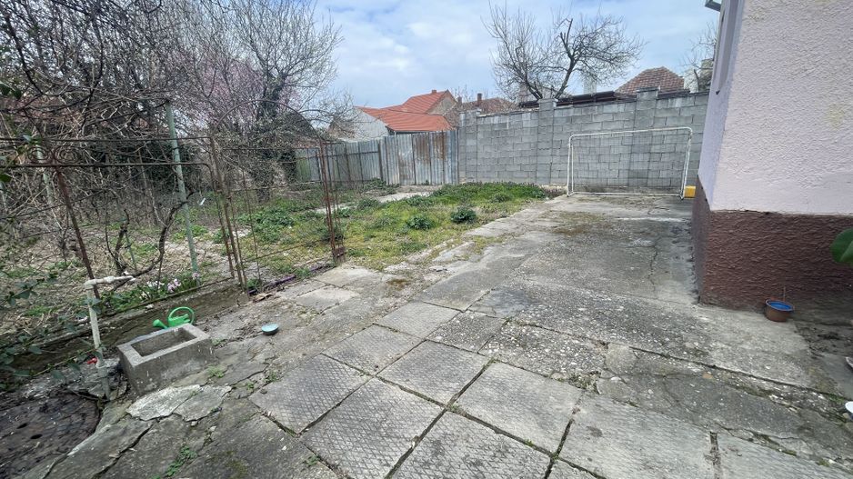 Casa de vanzare cu teren 572 mp si front generos 21 ml - Poză 6