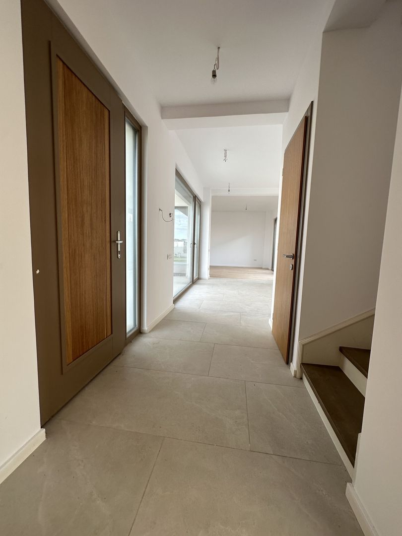 Casa cu 4 camere - Dumbarvita - Poză 16