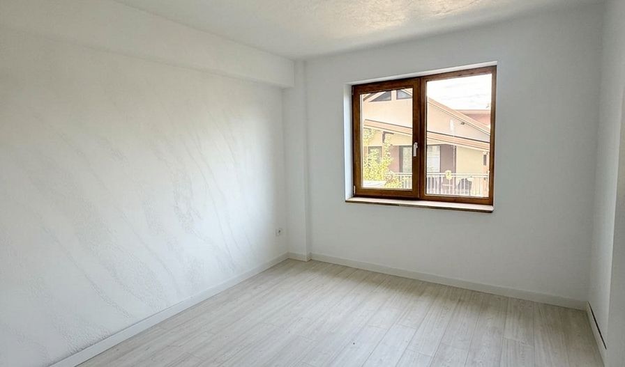 Titan-2 camere in bloc boutique- Etaj 1-Living generos - Poză 5