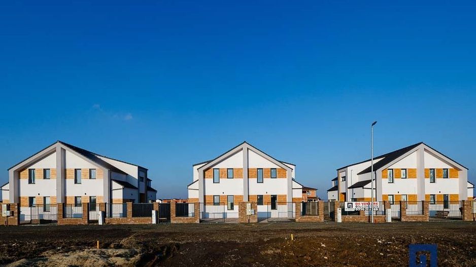 Duplex cu 4 camere si teren generos de 352 mp – Mosnita Noua - Poză 39