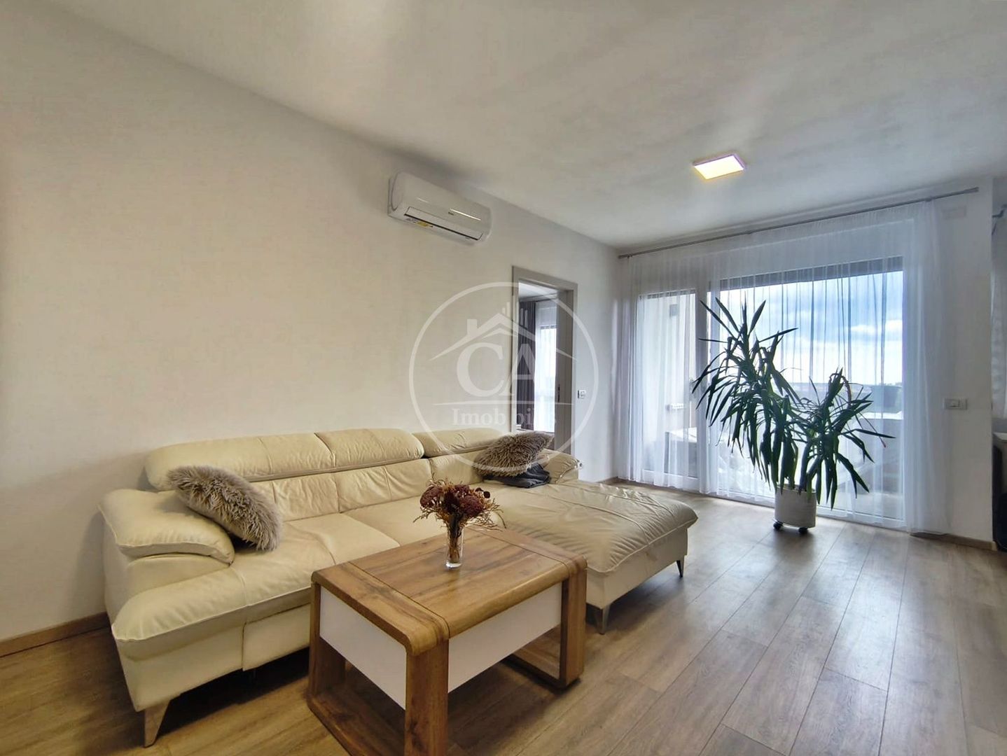 Apartament cu 2 camere si terasa de vanzare in West Residence, Oradea - Poză 2