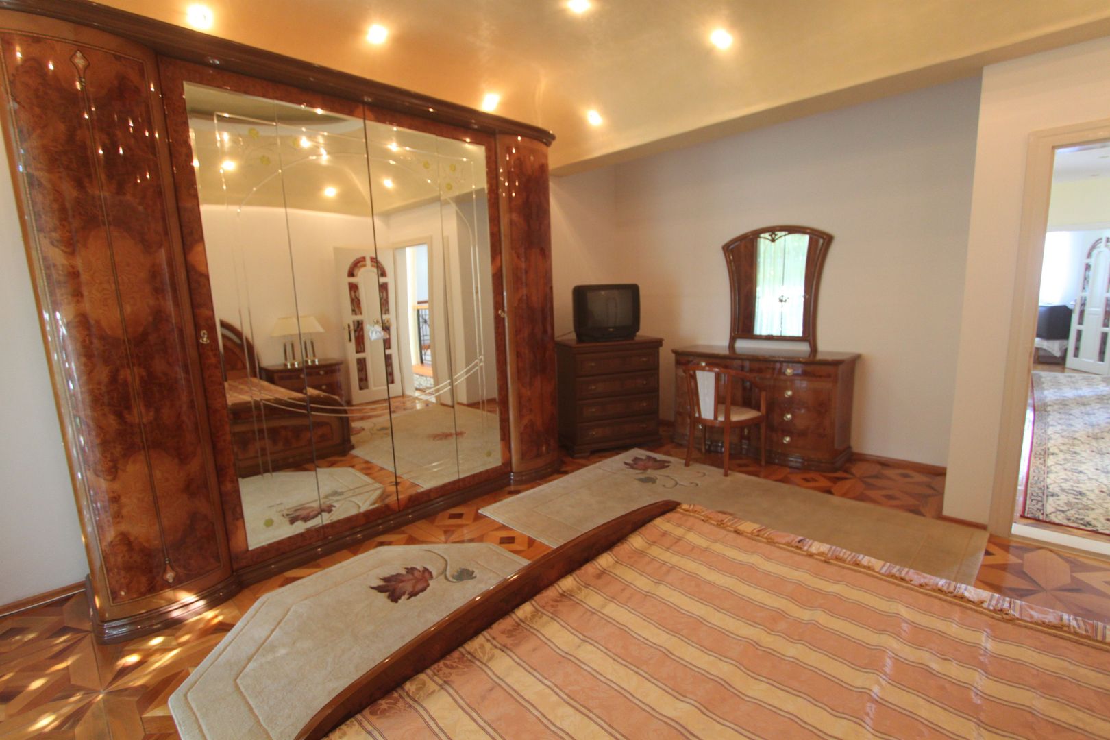 Casă / Vilă cu 8 camere de vânzare în zona Semicentral - Poză 71