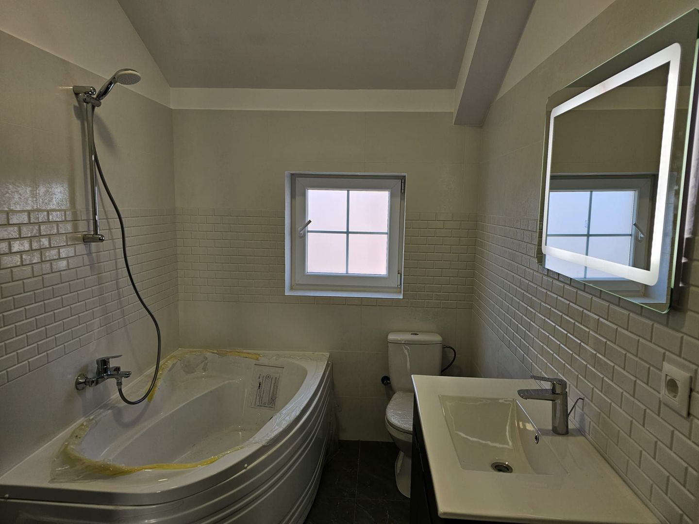 CASA INDIVIDUALA BRAGADIRU, TOATE UTILITATILE, CURTE 242 MP, COMIS 0% - Poză 20