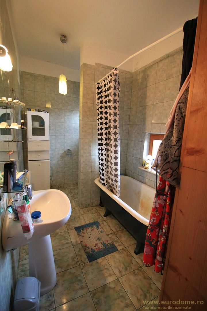 Proprietate deosebita - casa cu curte si livada - Poză 20