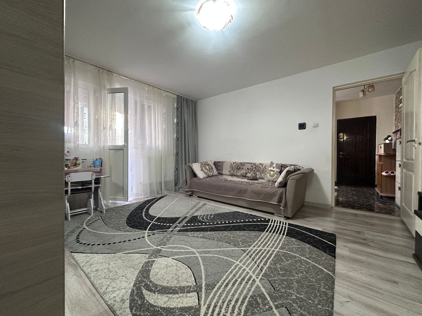 Ideal pentru investitie! Vanzare apartament cu 2 camere-Targoviste-M11 - Poză 2