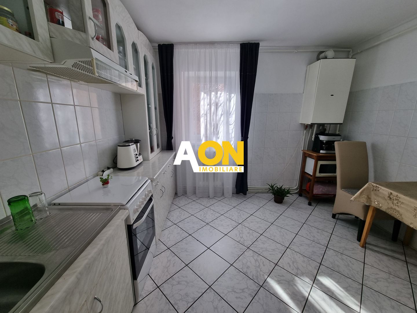 De vanzare apartament 5 camere, etaj intermediar, Cetate - Poză 6