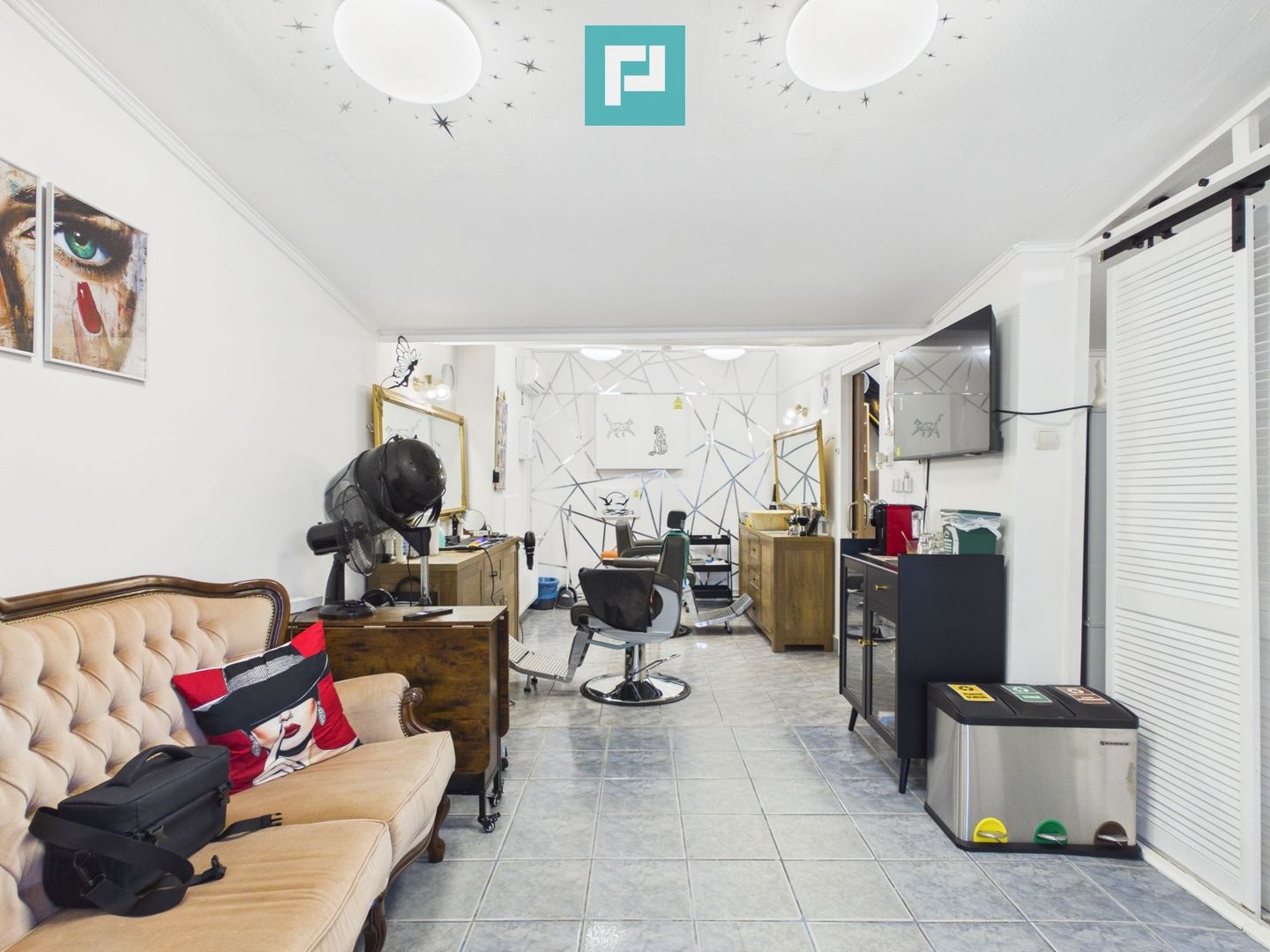 Spațiu comercial, complet aranjat, Velența - Poză 2