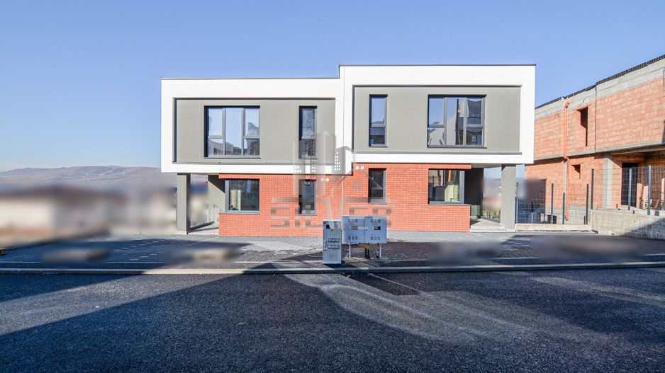 Casa de tip Duplex cu demisol si terasa - Poză 1