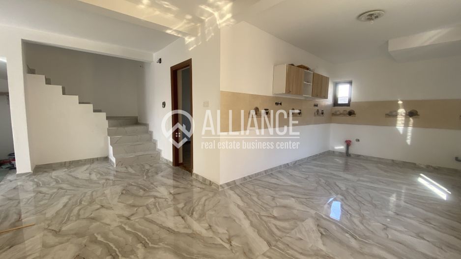 VALU LUI TRAIAN(COD 07) -Casa P+M 5 camere cu teren de 300 mp - Poză 1
