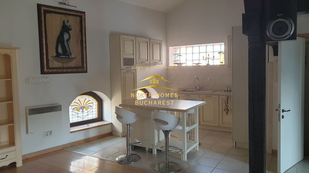 Casă de vânzare – Zona Moșilor- Renovată și consolidată recent | CURTE - Poză 2