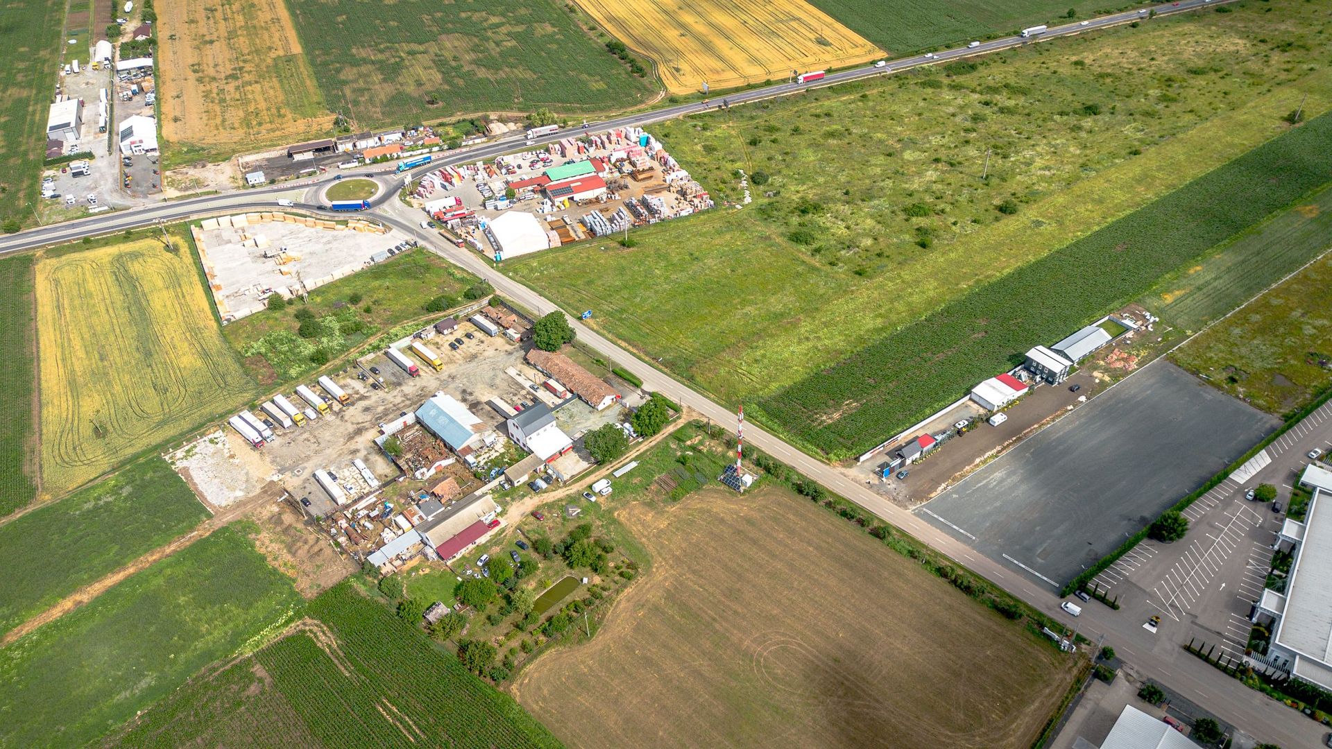 Teren intravilan 9800 mp și construcții 500 mp - Poză 7