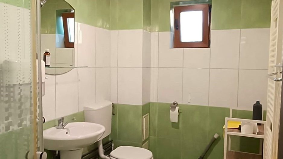 Spatiu de birou la casa cu curte si parcari - Poză 7
