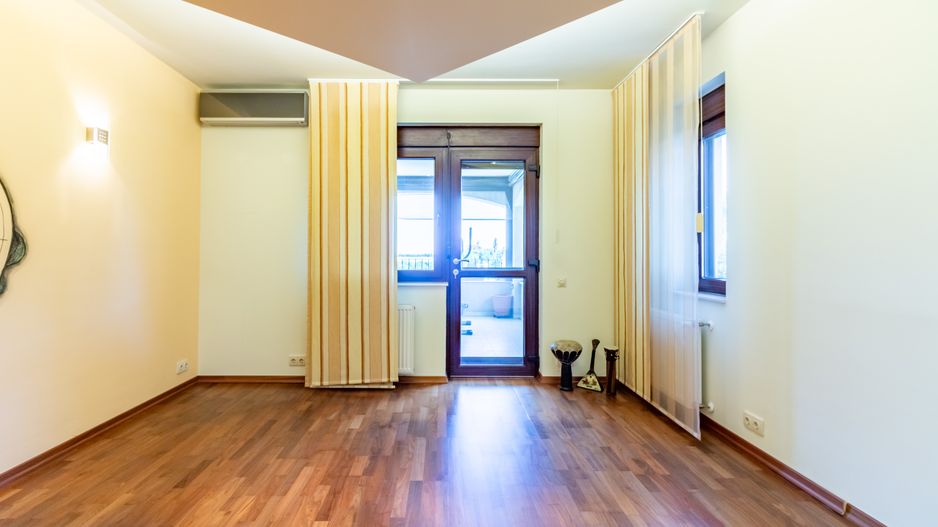 Vila premium de vanzare Balotesti/ piscina/ ponton/ deschidere la lac - Poză 18