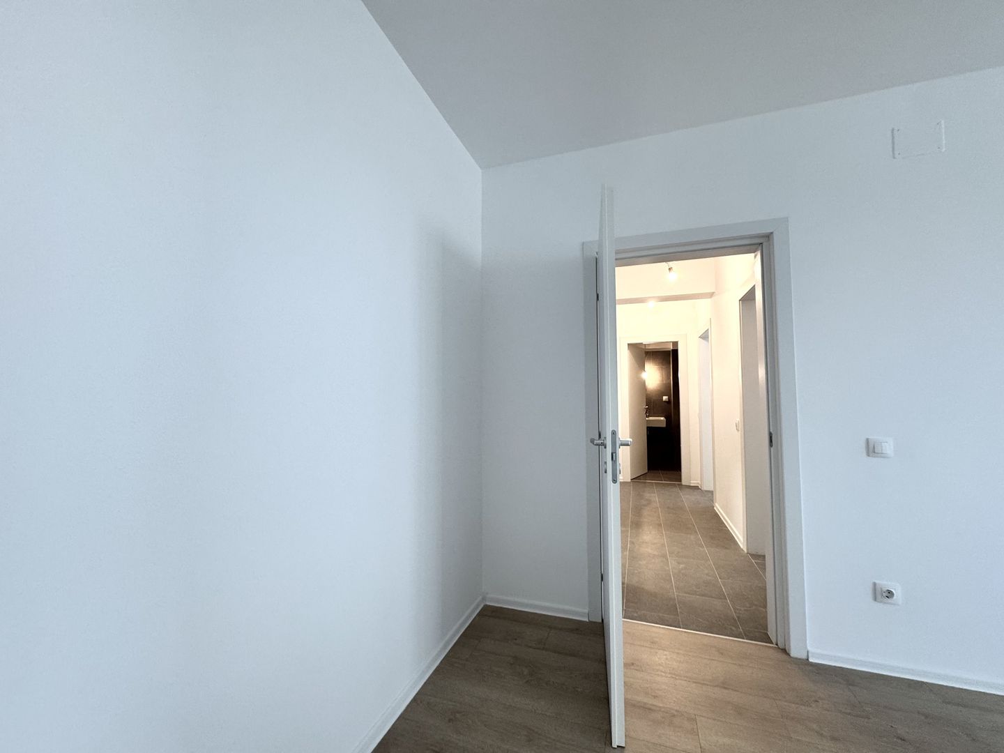3 camere nou Finisat la cheie - 79 mp SU - Sector 1 - Poză 12