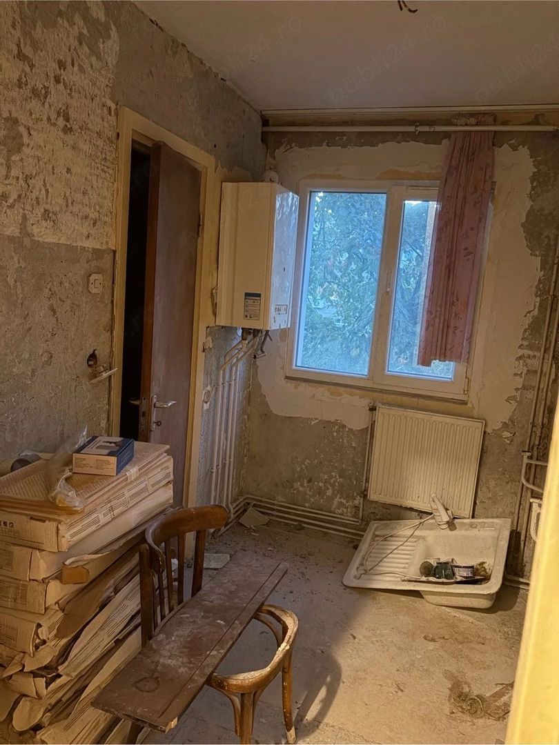 Apartament 3 camere de vânzare Apusului - Poză 1