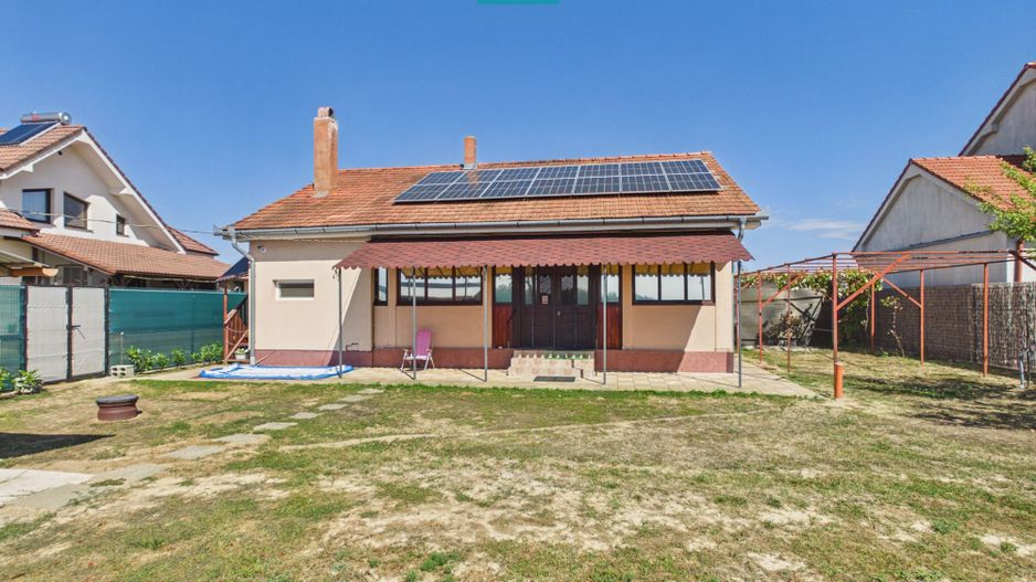 Casă renovată cu curte mare de închiriat în Rontău - Poză 2