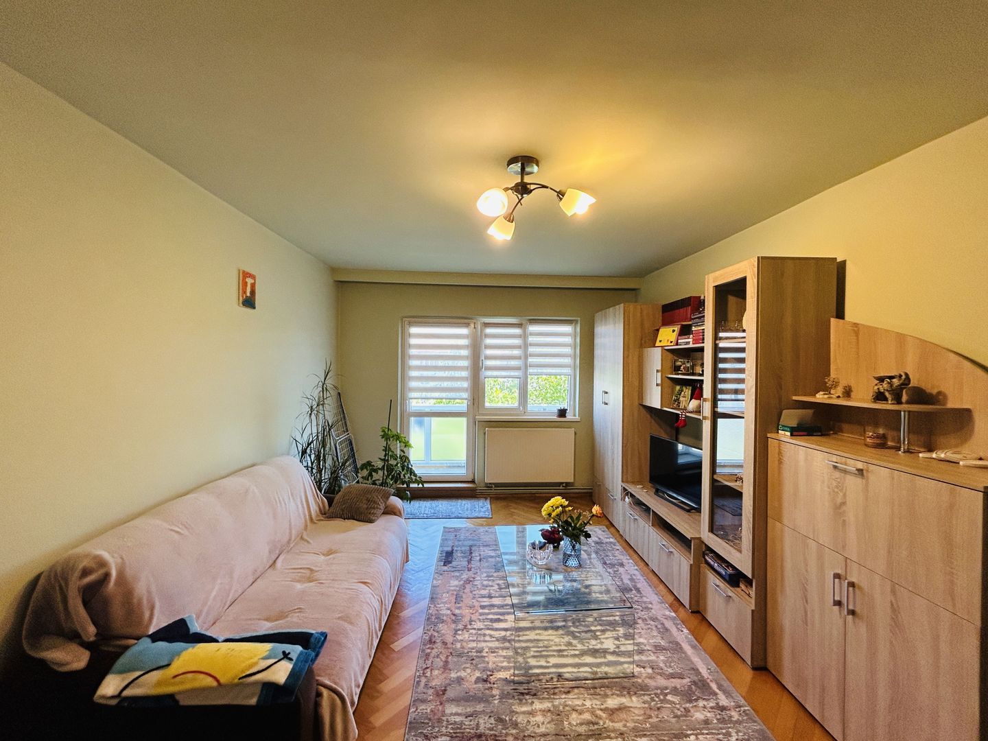 Apartament decomandat, cu 3 camere, 2 bai, 2 balcoane - Zona Strand - Poză 3