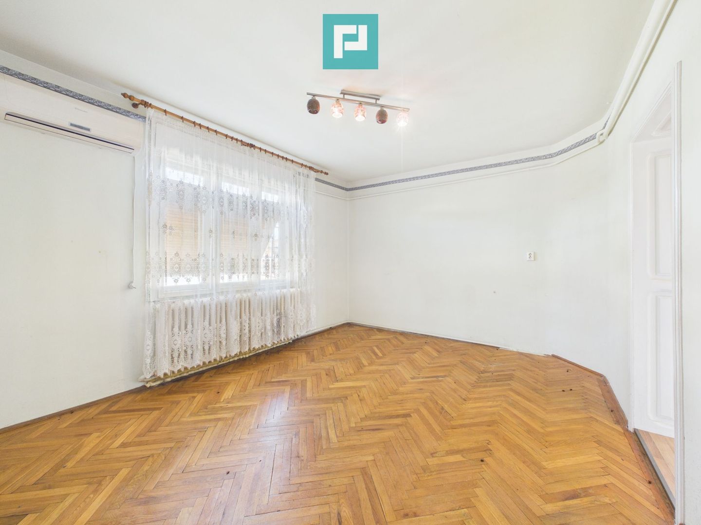 Casă cu 4 camere în Bujac - Poză 5