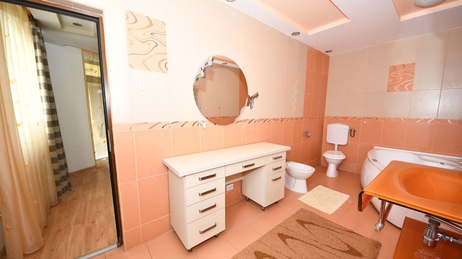 Vila spatioasa, constructie solida, zona micro 17 – Galati - Poză 33