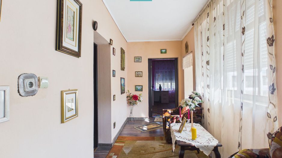 Casă cu 3 camere din văiugă în Macea - Poză 1