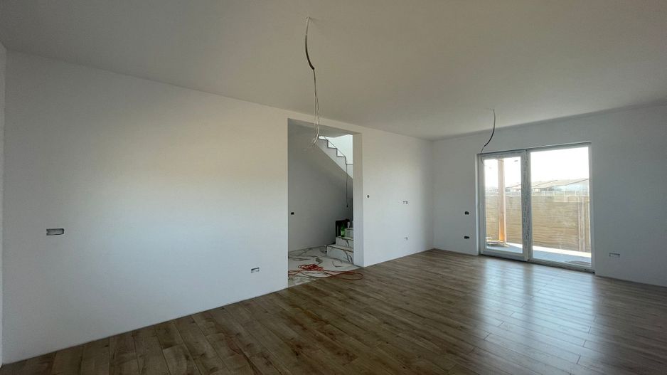 Duplex despartit prin baie | 3 camere | Super Preț | Urseni - Poză 3