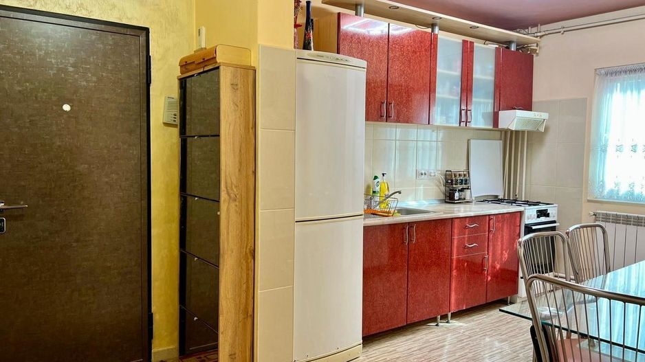 Proprietar vand apartament cu 3 camere, centrala+ baxa, zona Girocului - Poză 4