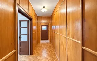 Bloc tip asociatie - zona Kiriac. 4 camere, 3 balcoane. Garaj si boxa. - Poză 18