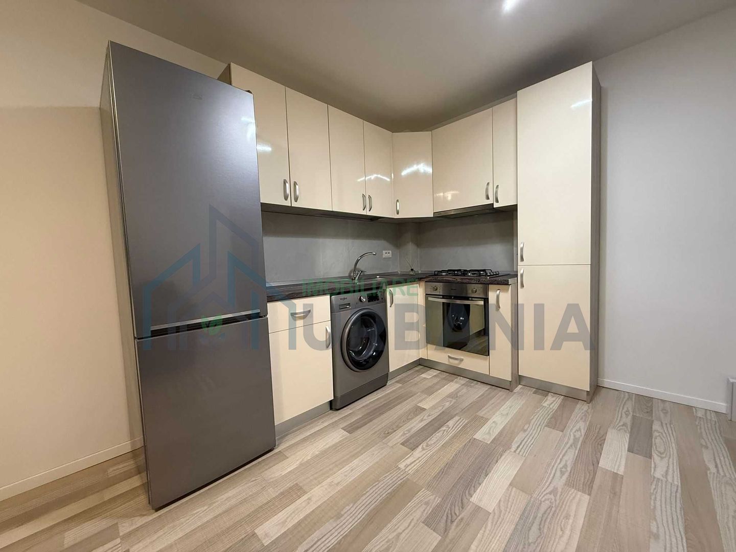 Închiriez apartament 2 camere ESQ Village + loc de parcare - Poză 4
