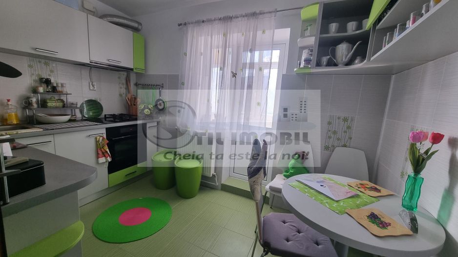 Apartament cu 3 cam, dec, 75 mp, 2 bai, balcon, Nicolina - 135000 euro - Poză 3