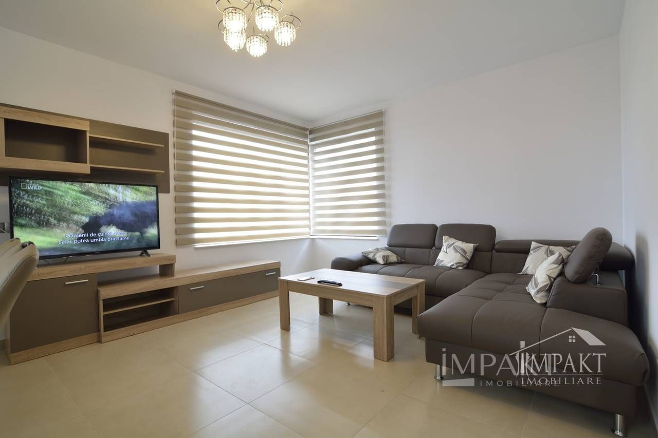 Casa cuplata cu 6 camere si curte in cartierul Intre lacuri. - Poză 1