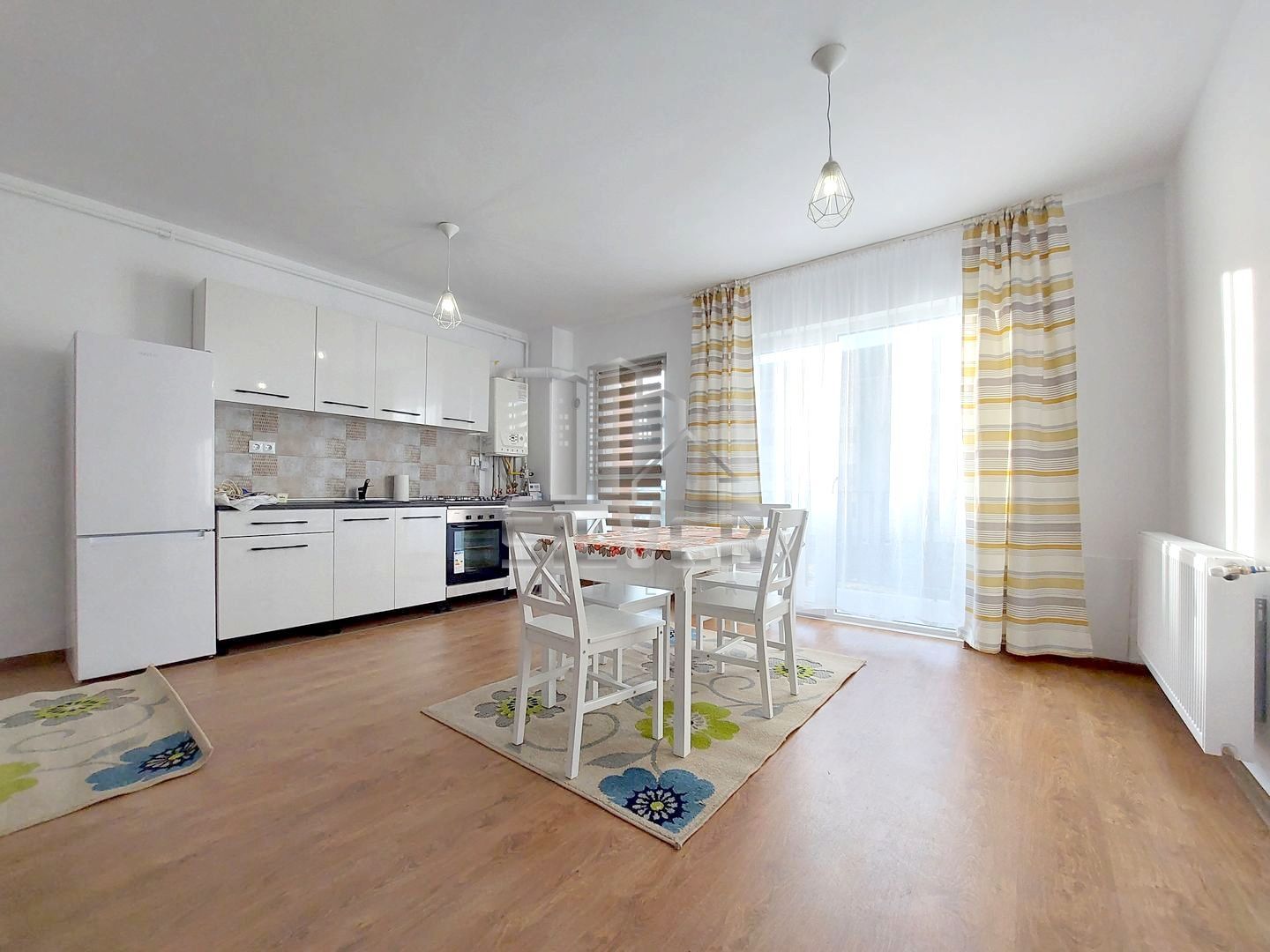 Apartament cu 2 camere/parcare/zona strazii Cetații. - Poză 1