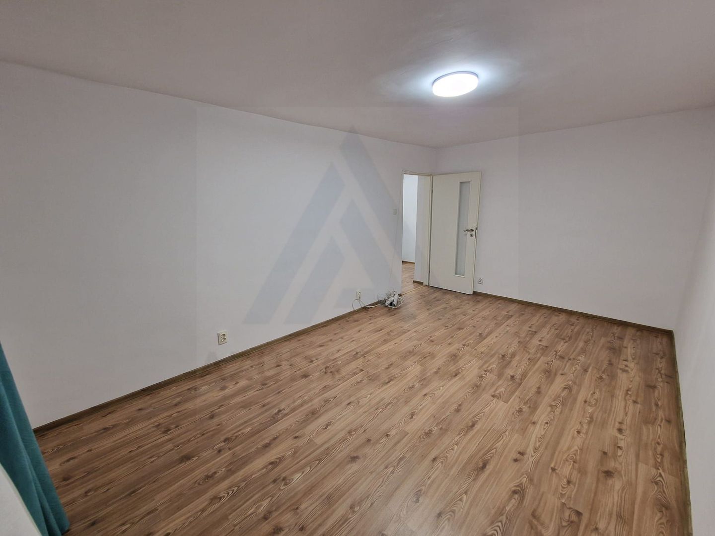 Apartament 3 camere 2 bai 66mp + pivnita Terezian - Poză 10