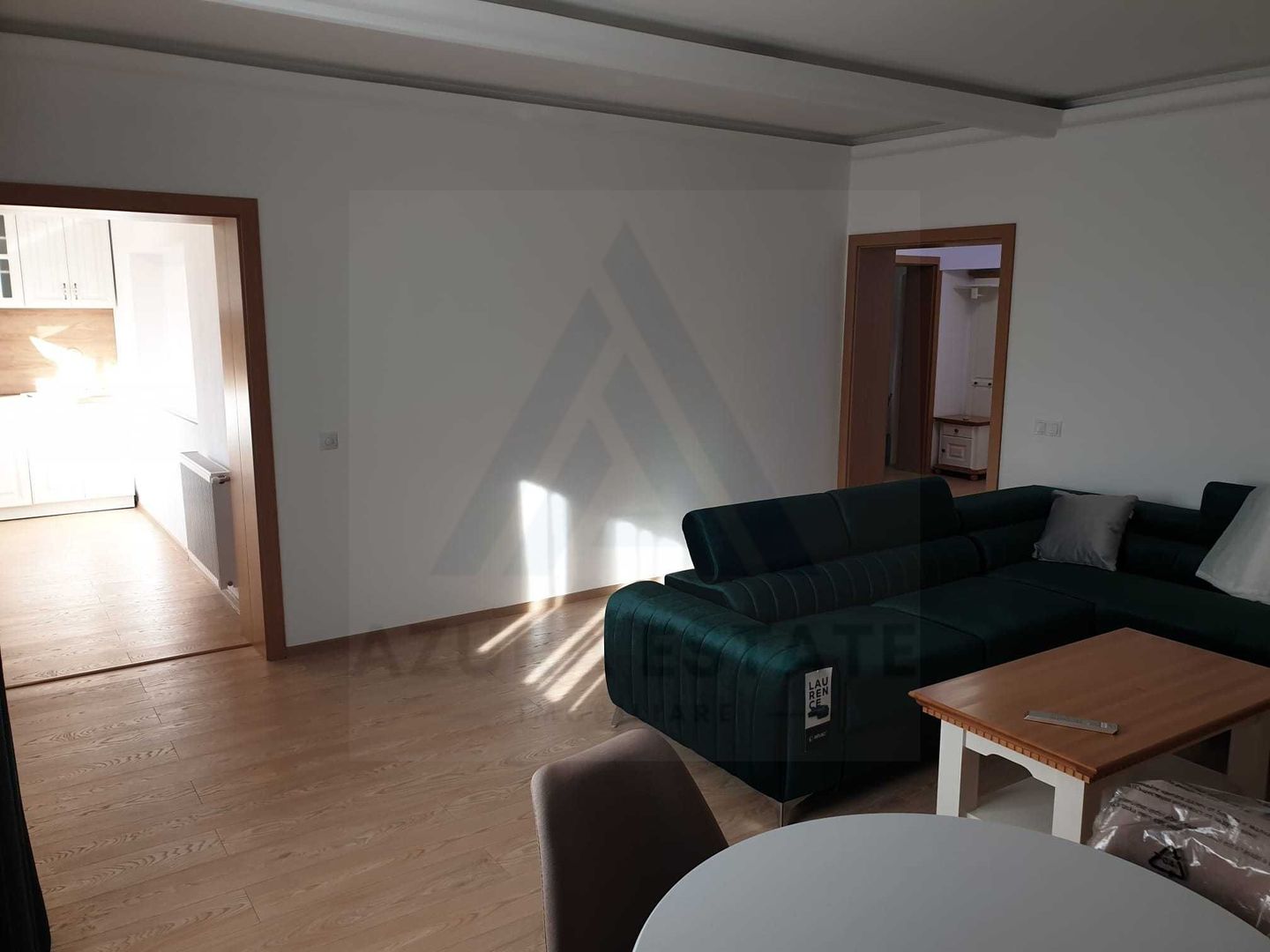 Apartament la casa 2 dormitoare terasa si curte proprie Sub Arini - Poză 3