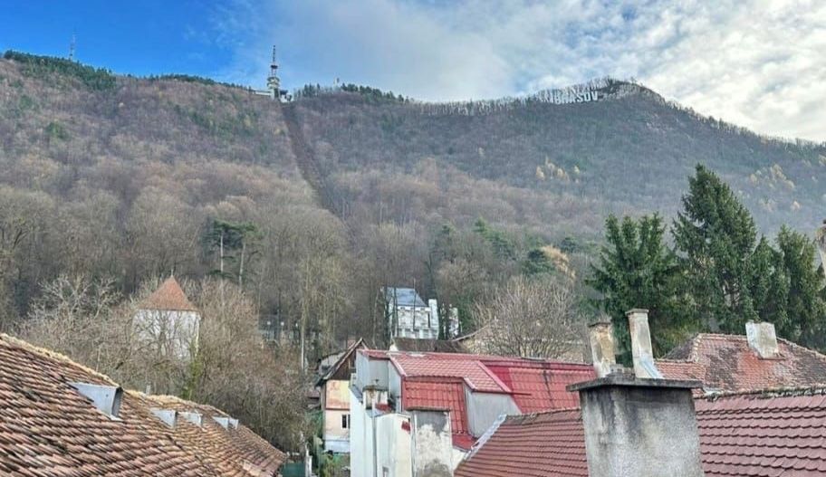 Apartament spațios în Centrul Istoric al Brașovului – zonă premium - Poză 9