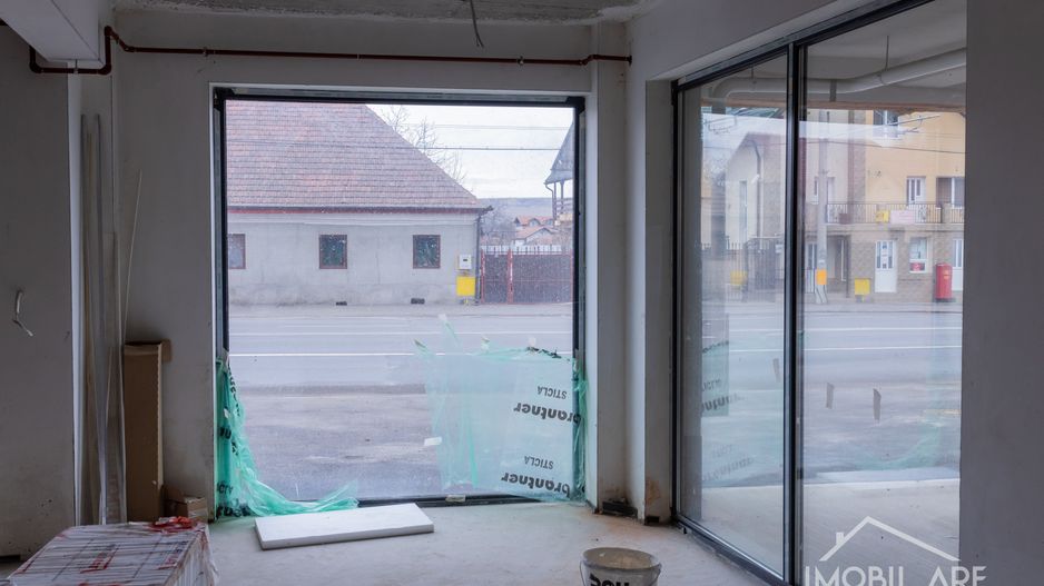 Spatiu comercial cu front stradal in locatie intens circulata - Poză 3