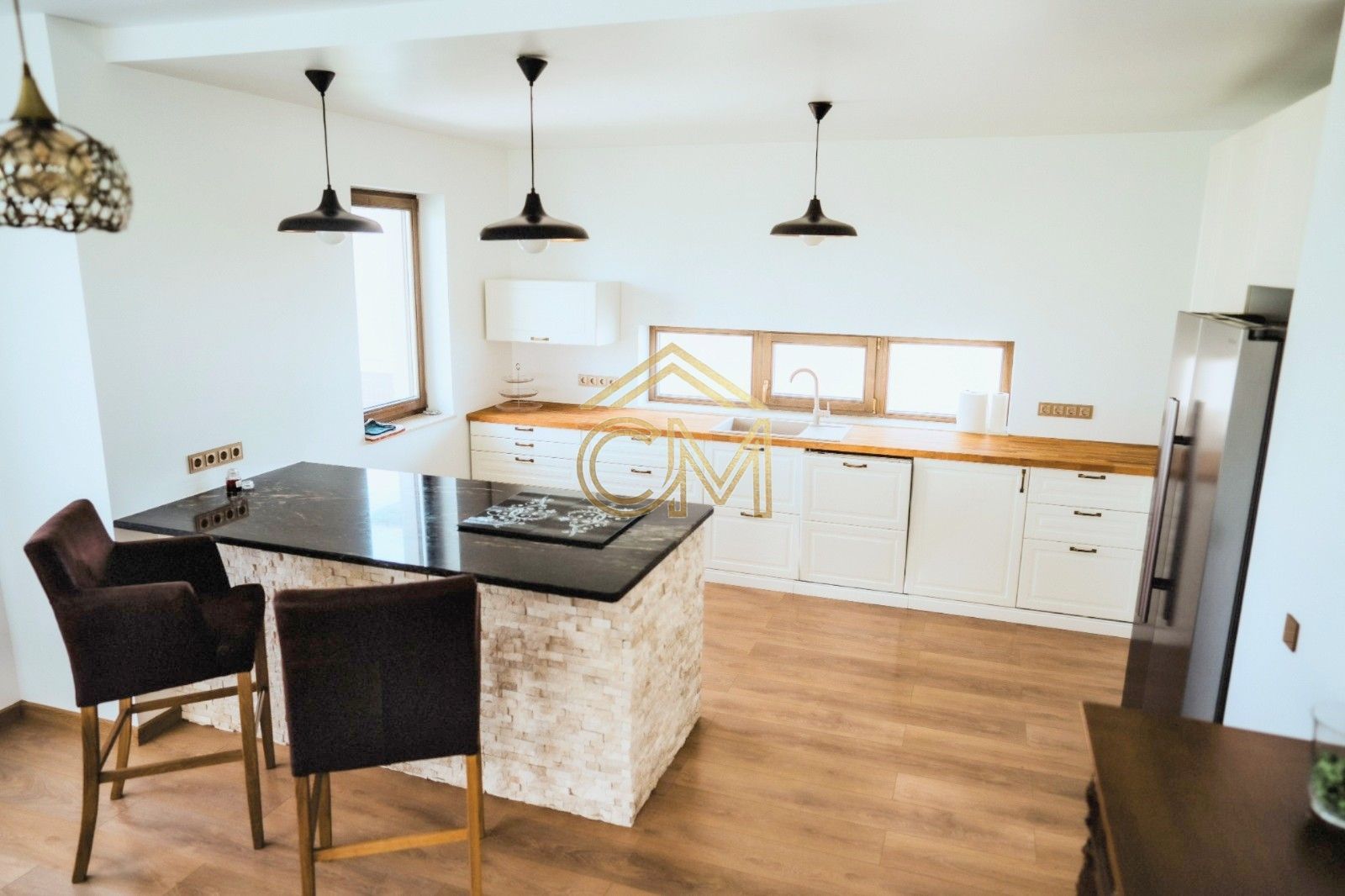 Casa 8 Camere- 3 Bai-316 MPU- Teren 581MP-Selimbar - Poză 7