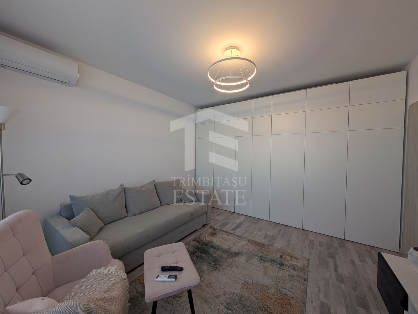 Apartament de 2 Camere Mobilat si Utilat complet + Loc de parcare - Poză 2