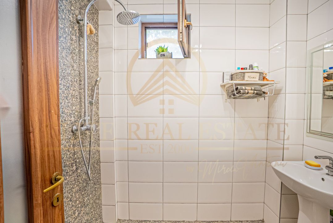 Viluta cocheta cu curte frumoasa in Mamaia Sat! - Poză 12