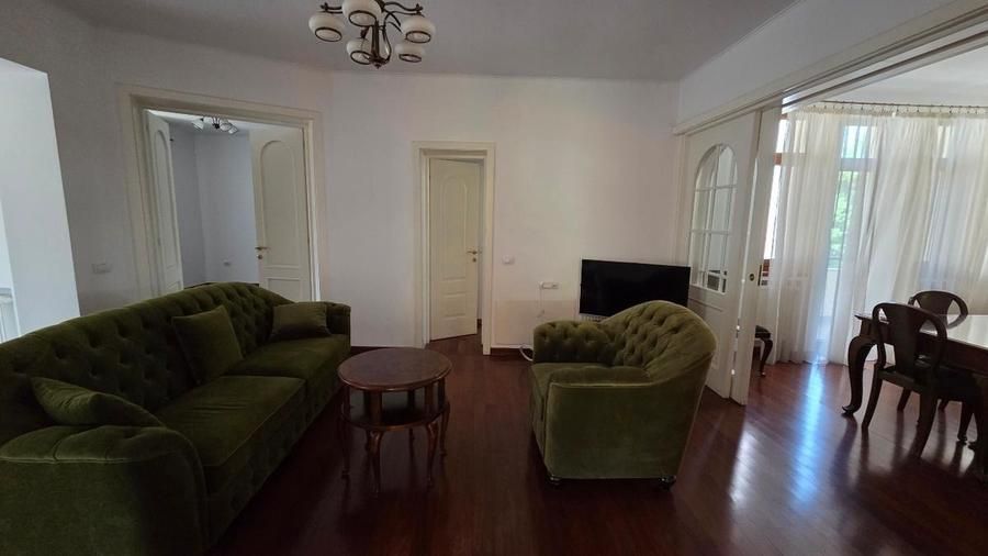 Apartament  in vila Pangratti // Televiziune - Poză 1