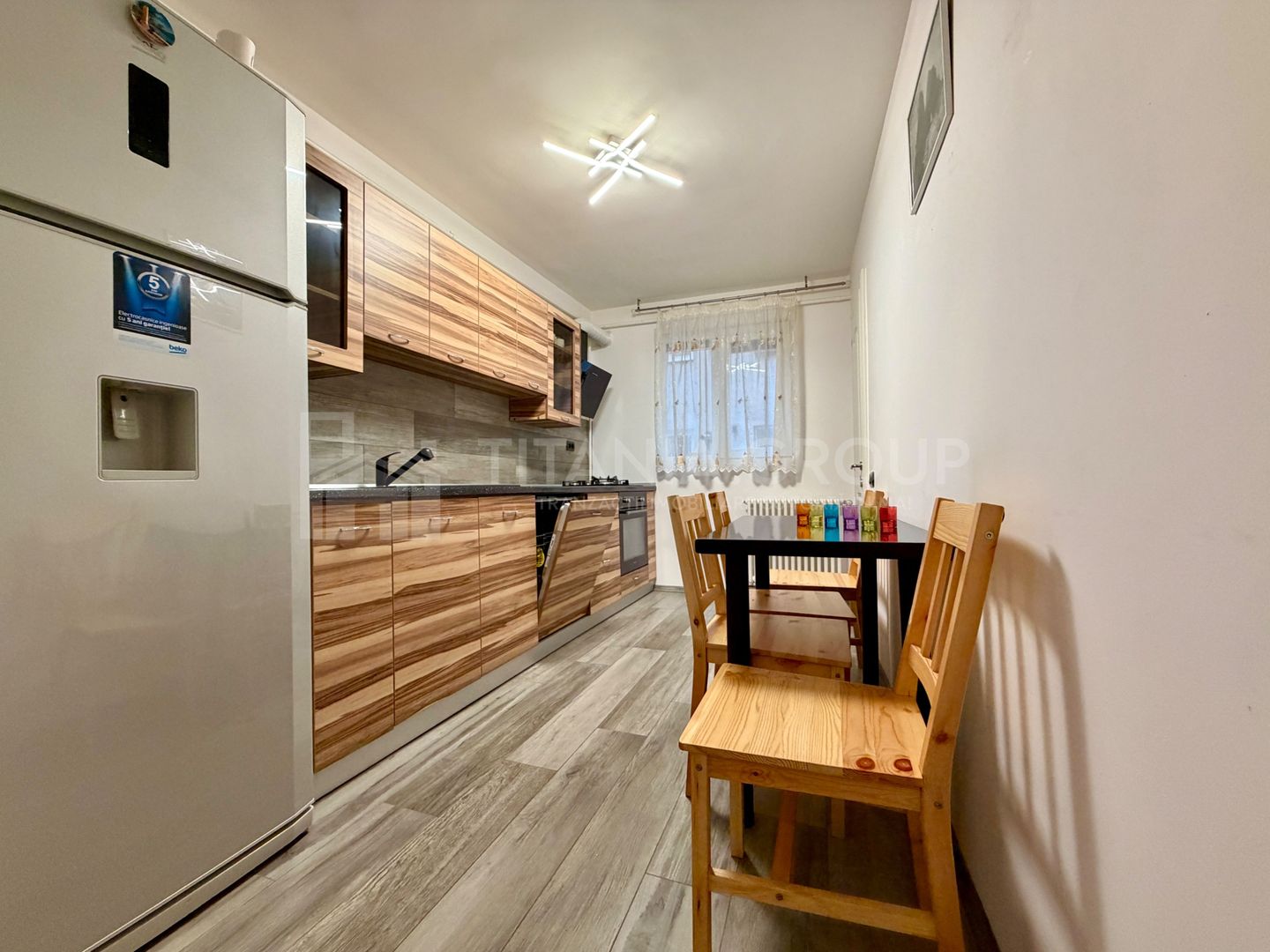 Apartament cu 3 camere, 2 bai  - zona Tractorul - Poză 6