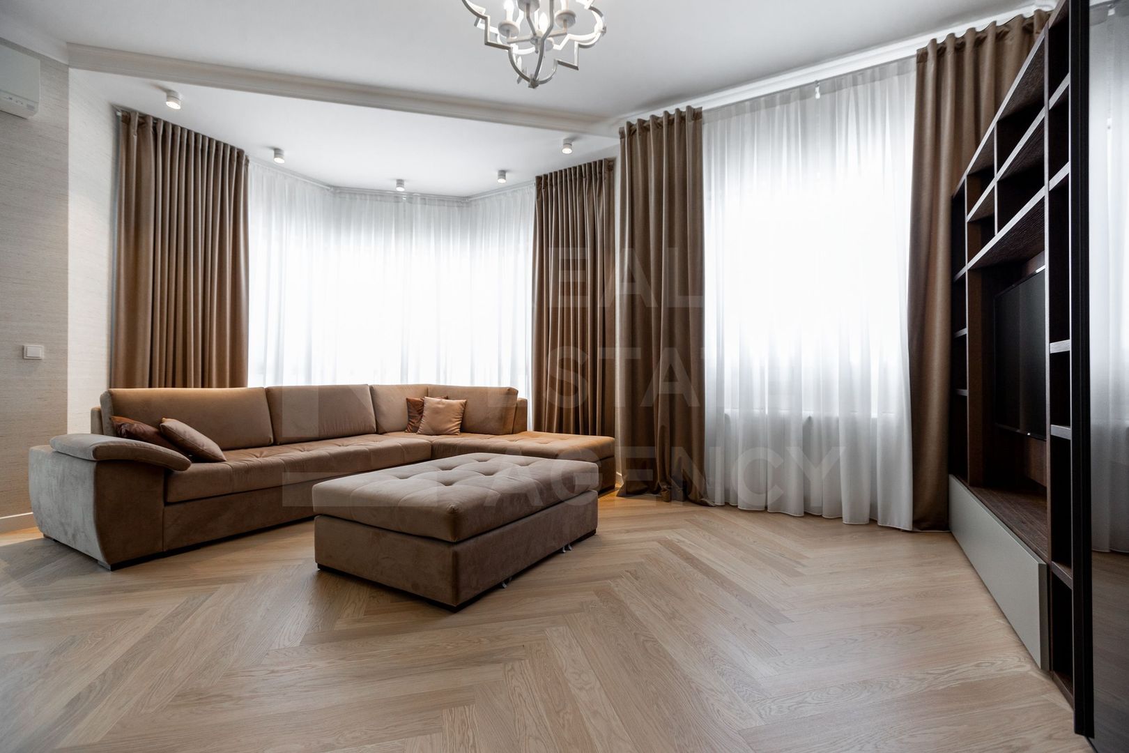 Chirie, apartament, 2 camere, str. București, Centru - Poză 2