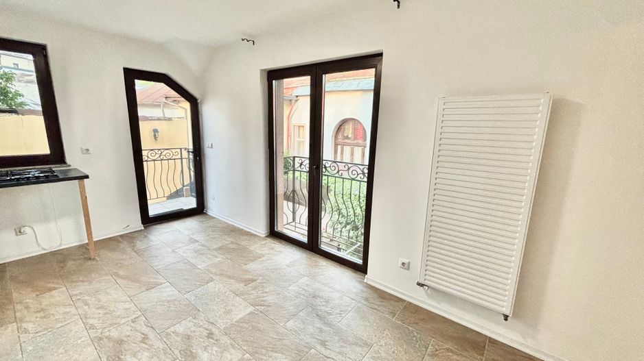 Apartament spațios cu 3 camere , - LA CURTE - 83 mp - Poză 4