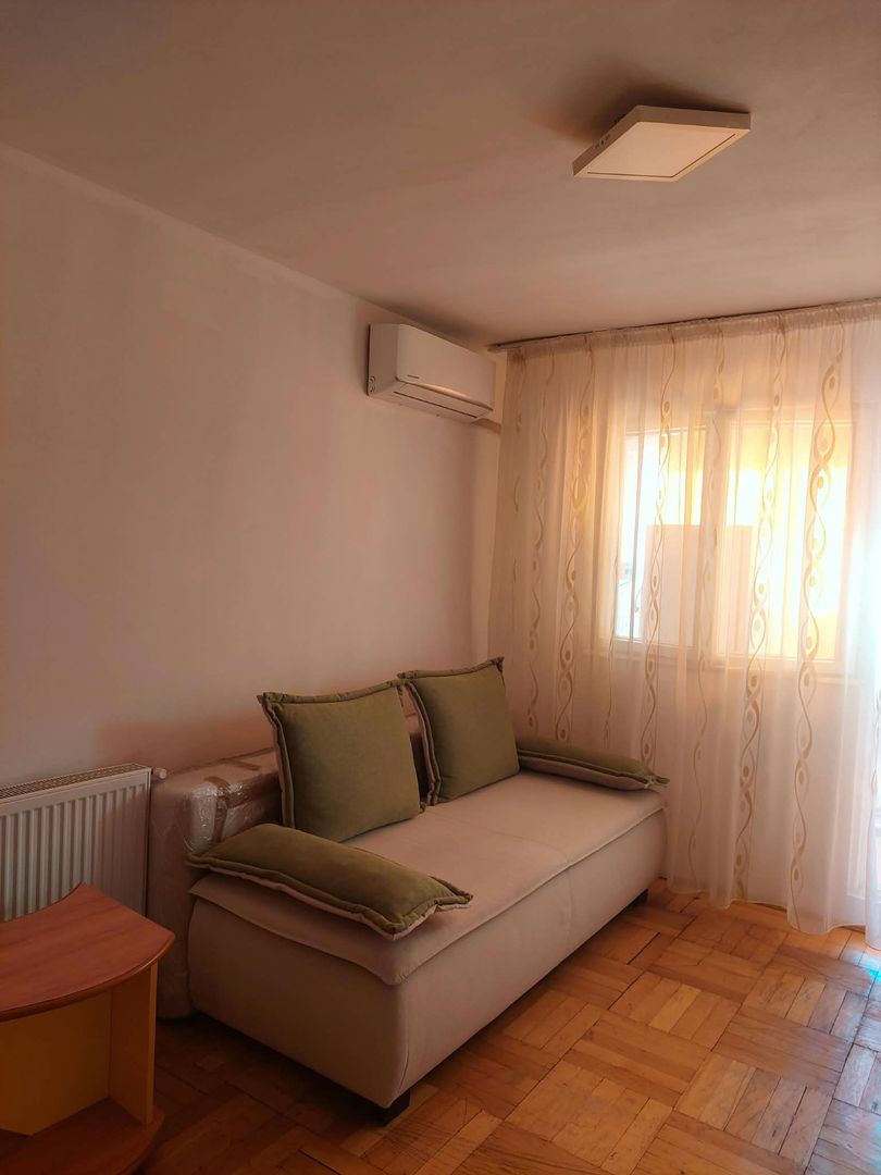 De inchiriatapartament o cameră Tiglina1, etaj 3, 300 euro - Poză 1