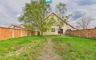 Casă spațioasă în Sântana - Poză 33