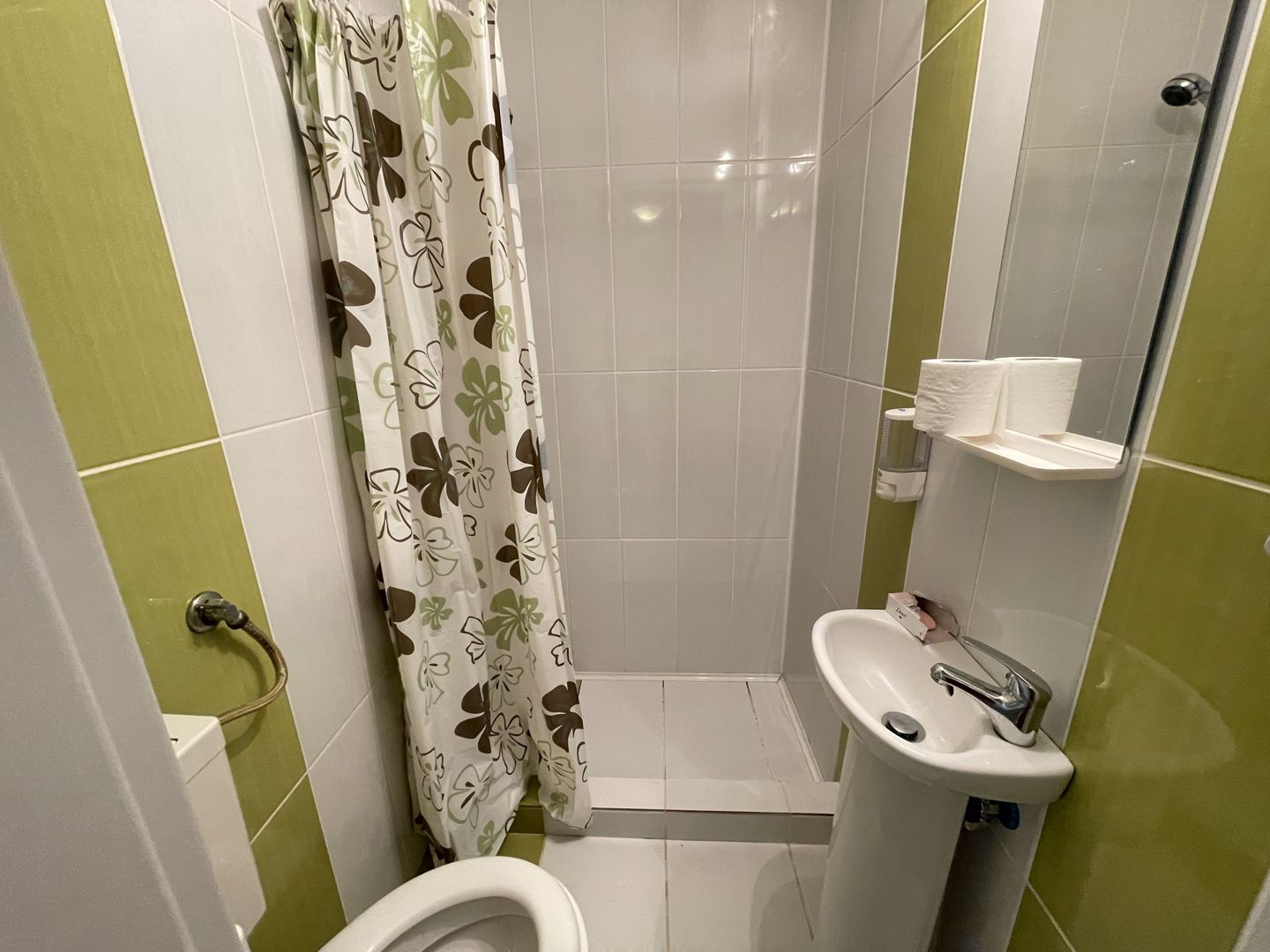 Apartament amenajat frumos,mobilat si utilat - Poză 13