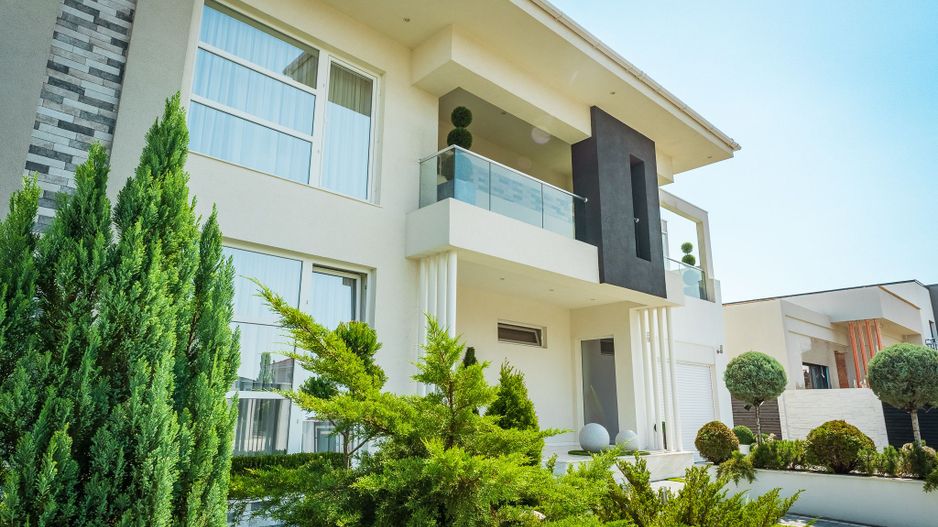 Vilă ultramodernă cu piscină - Poză 2